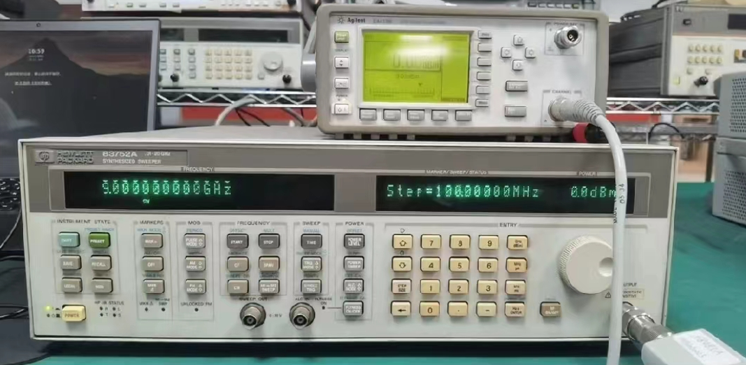 信號(hào)源83752A 4.png