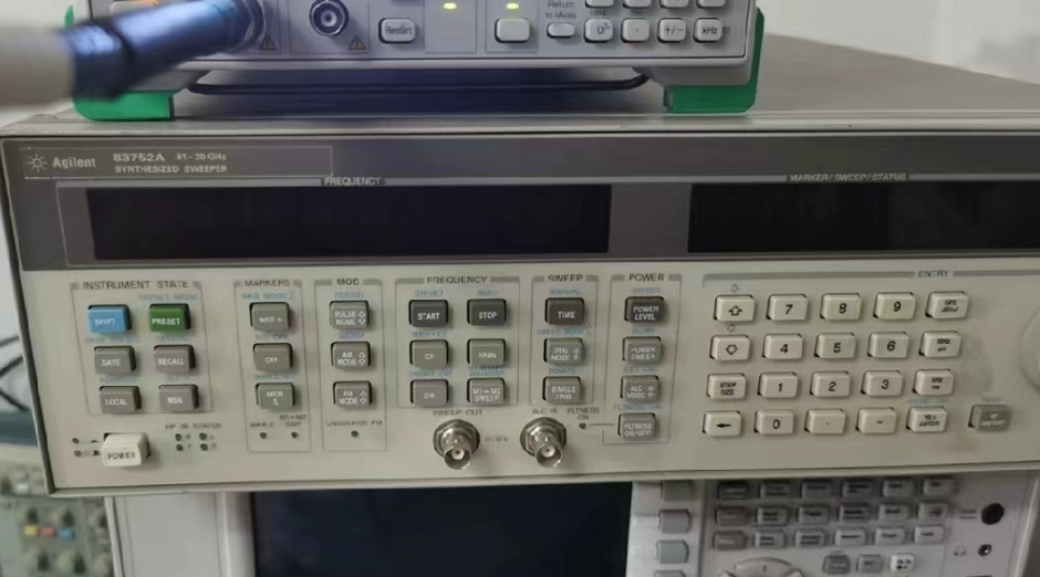 62bcf99c3e01e.png 信號源83752A.png