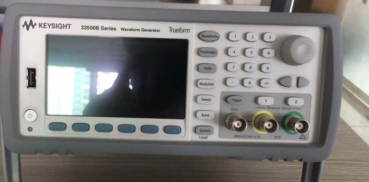 6386a723cc6f3.jpg 函數信號發生器33522B 3.jpg