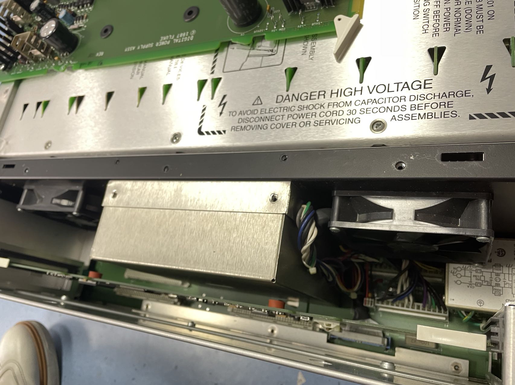 63f564cb1cf52.jpg 維修多功能校準儀FLUKE5700A 1 (2).jpg