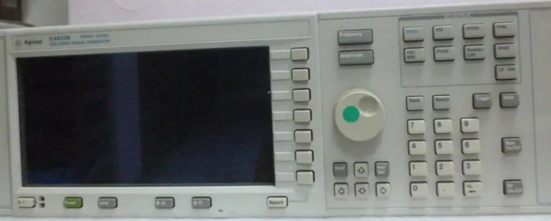 6510d707d00de.png 信號(hào)源E4422B.png