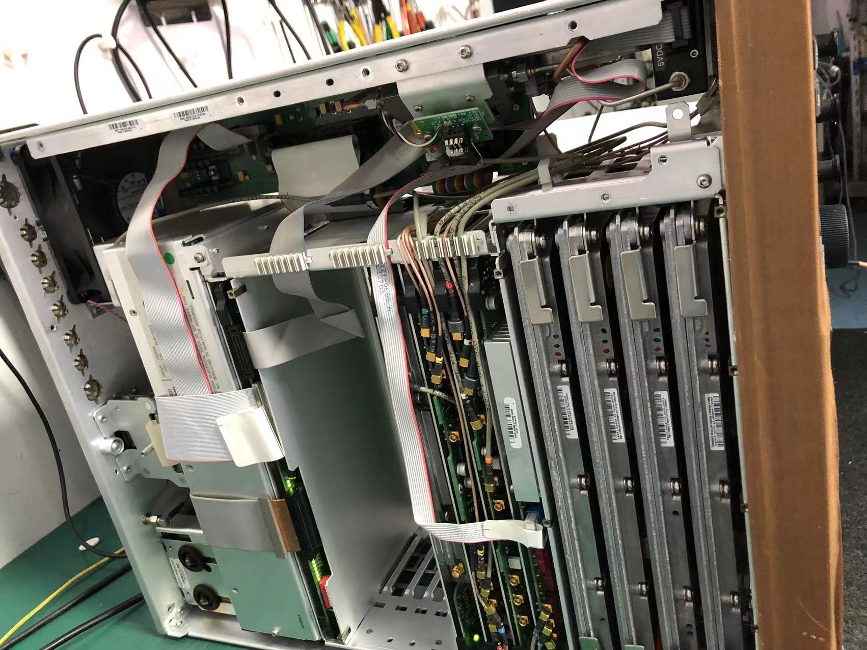 65dd74989c085.jpg 維修信號(hào)發(fā)生器E8257D 3.jpg